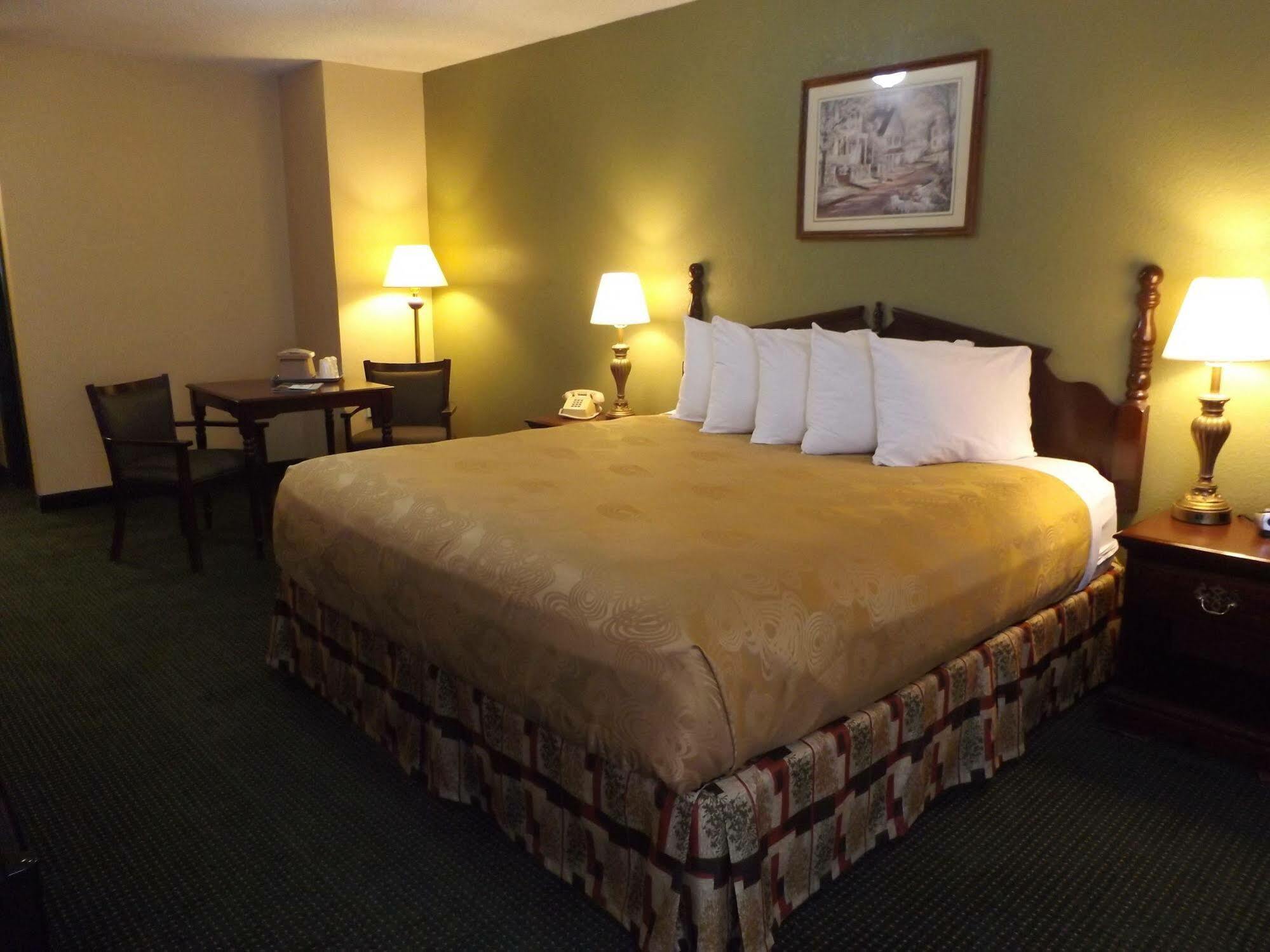 בראנסון Angel Inn Near Imax, A Travelodge By Wyndham מראה חיצוני תמונה